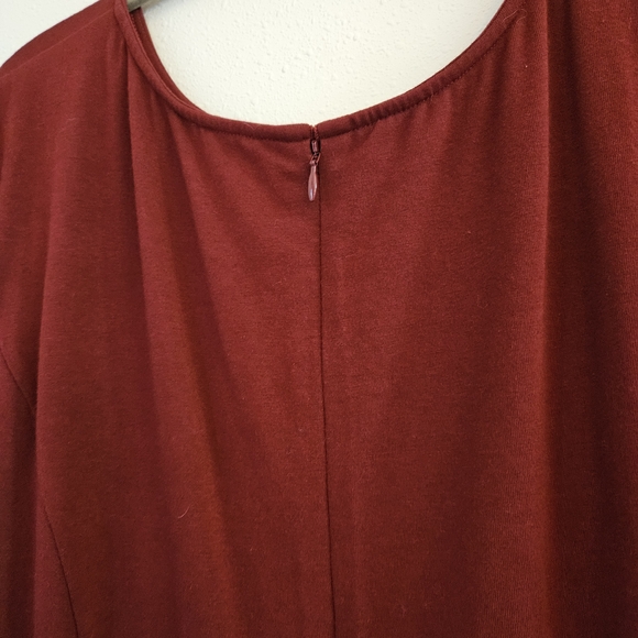 Elegant Burgundy Midi Dress - Picture 3 of 4